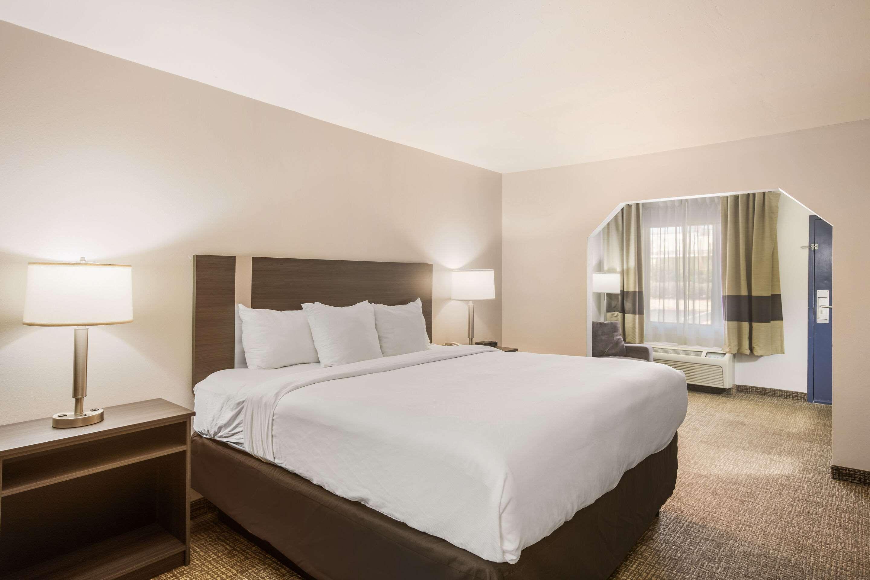 Clarion Pointe Forsyth I-75 Ξενοδοχείο Εξωτερικό φωτογραφία