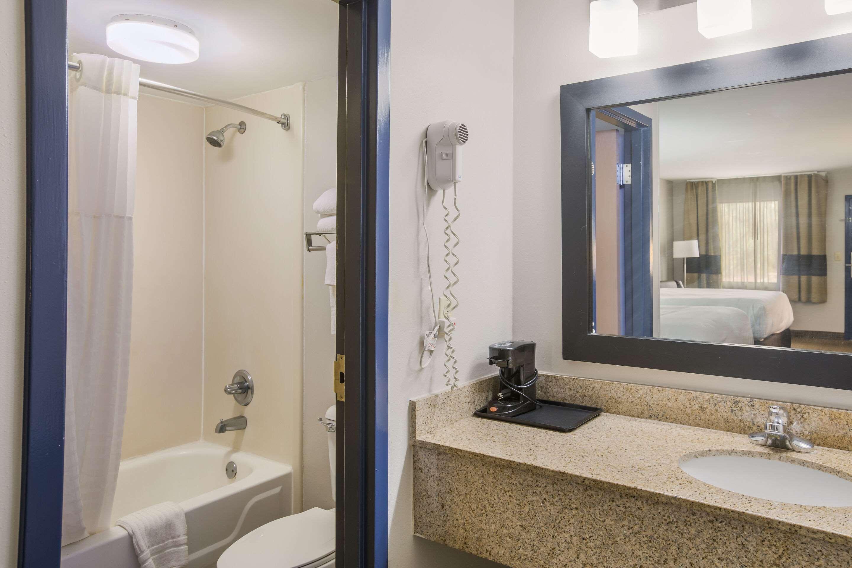 Clarion Pointe Forsyth I-75 Ξενοδοχείο Εξωτερικό φωτογραφία