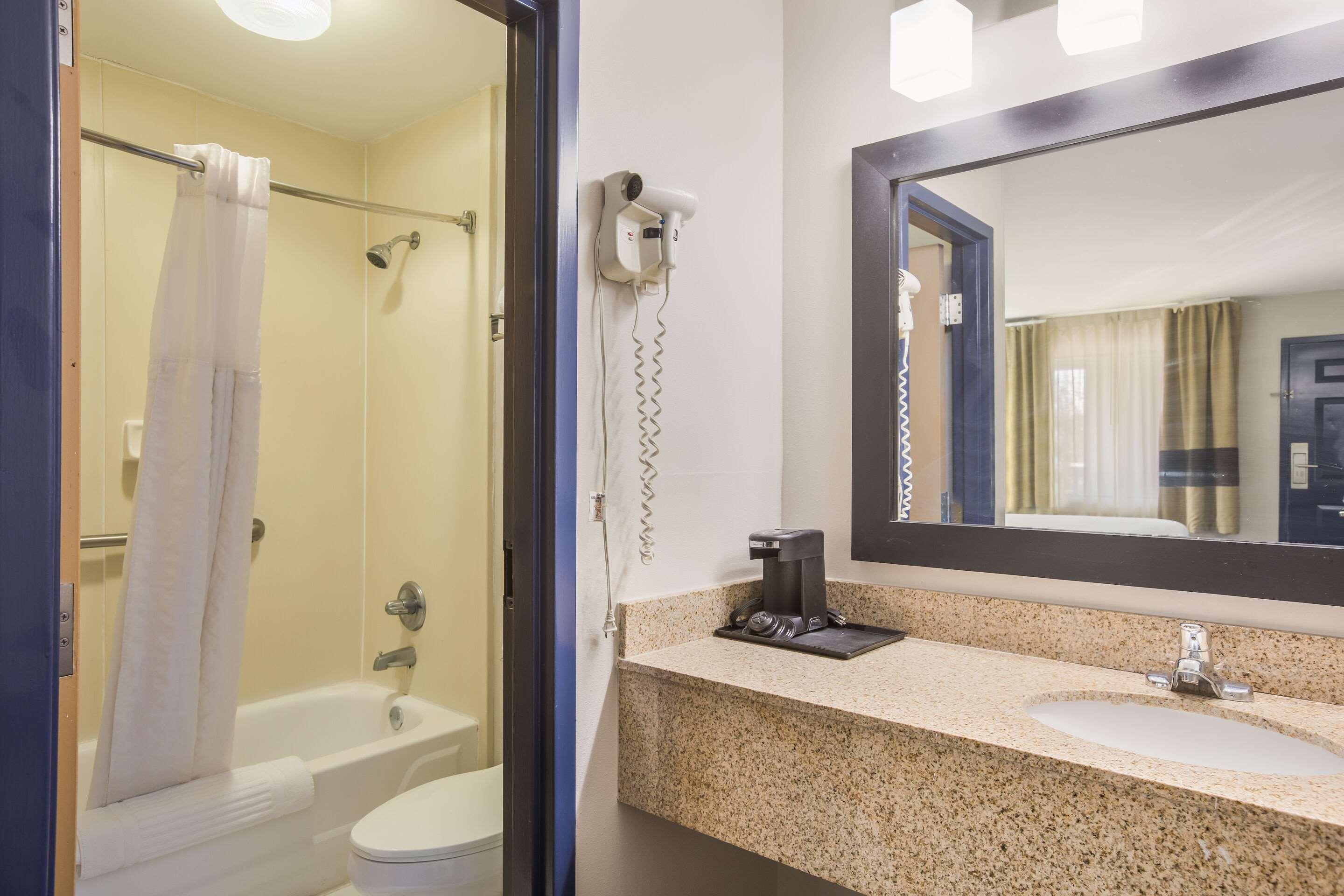 Clarion Pointe Forsyth I-75 Ξενοδοχείο Εξωτερικό φωτογραφία