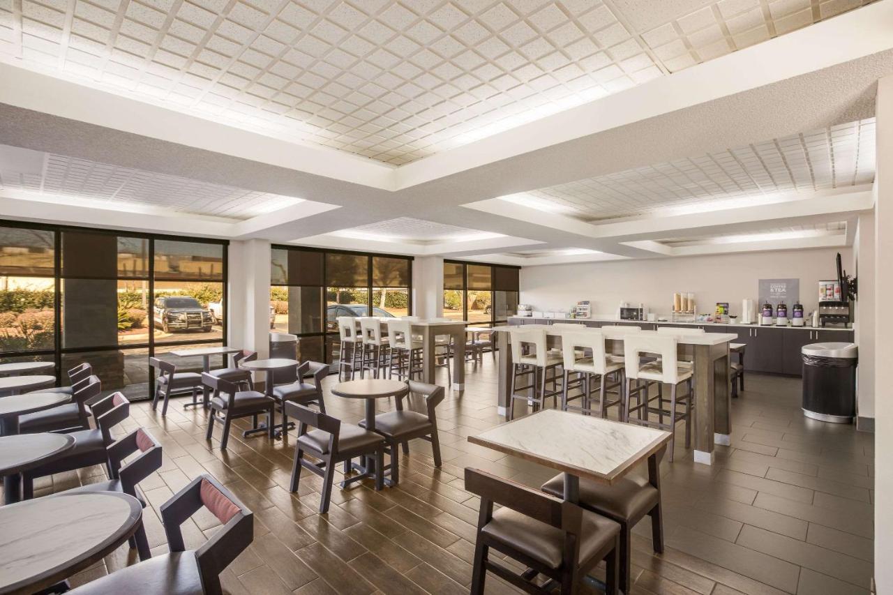 Clarion Pointe Forsyth I-75 Ξενοδοχείο Εξωτερικό φωτογραφία