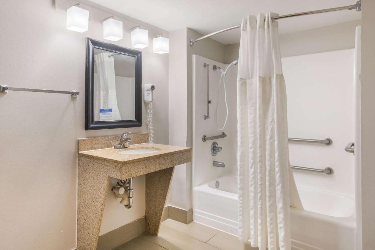 Clarion Pointe Forsyth I-75 Ξενοδοχείο Εξωτερικό φωτογραφία